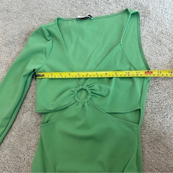 Zara Green asymmetrical long sleeve spaghetti strap cutout O-ring Vneck bodysuit - Picture 9 of 12